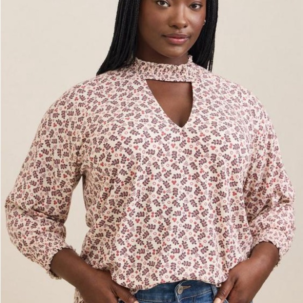 Torrid Blouse Ivory Floral Long Sleeve Top Keyhole Choker Neck Smocked Size 1X